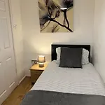 Great Apartment In Camberwell